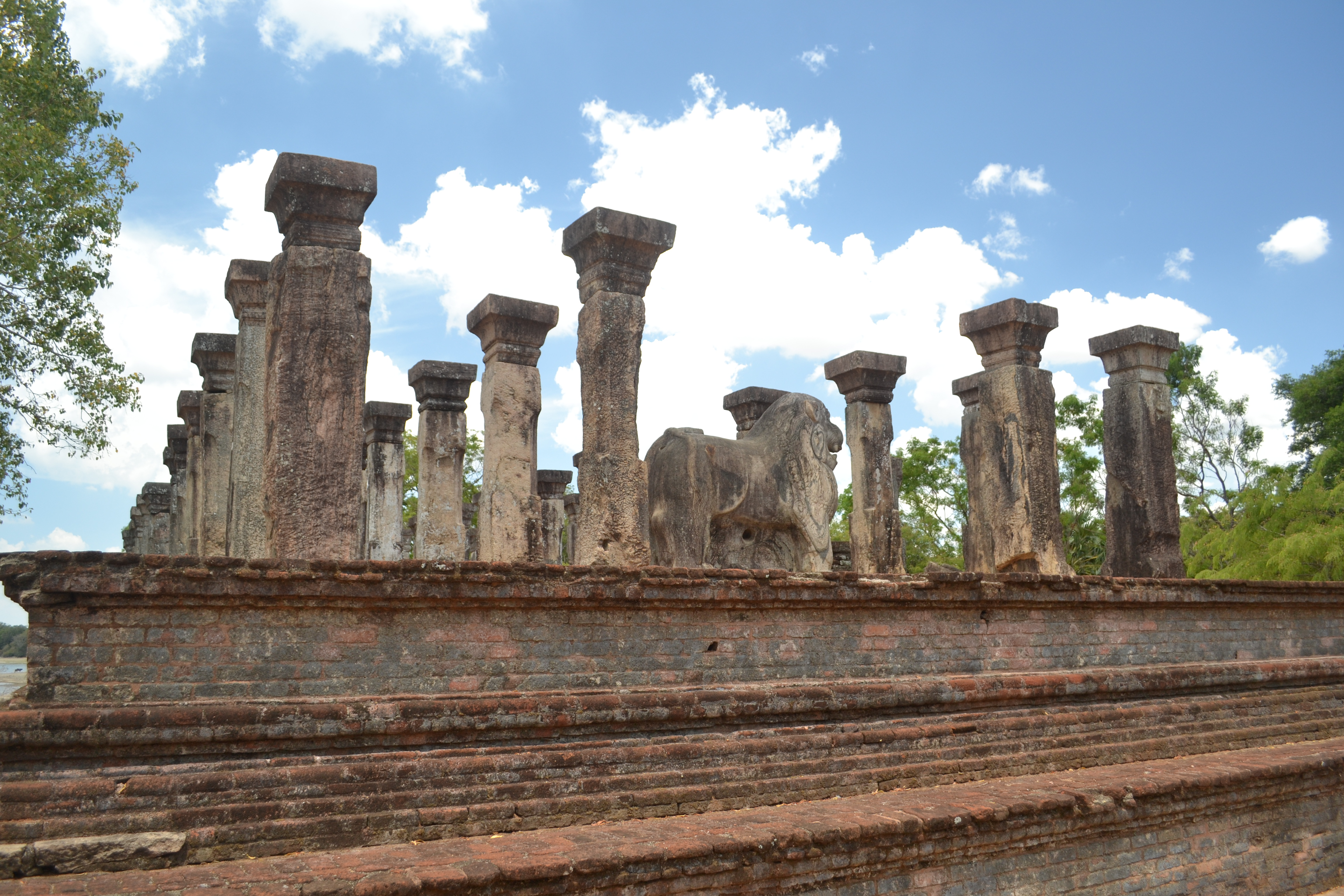 backpacker tour sri lanka